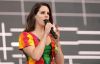 Lana_del_Rey___Performs_on_the_Pyramid_Stage_023.jpg